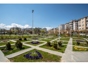 İpekyolu’ndaki Park Ve Bahçelerde Hummalı Çalışma