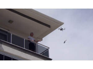 Çorum’da Evden Çıkamayanlara Drone İle Maske Servisi