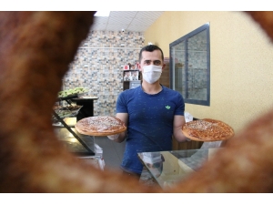 Ramazanın Vazgeçilmezi ‘Nohut Ekmeği’ Artık Sadece Üretim Yerlerinde Satılıyor