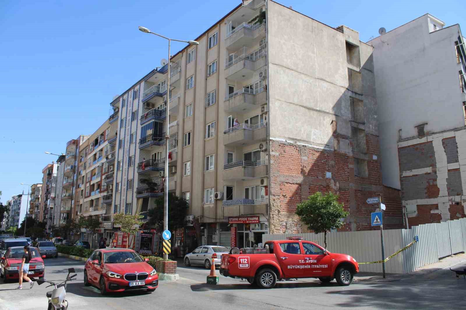efeler-de-dogal-gaz-kacagi-panigi-6-katli-bina-tahliye-edildi
