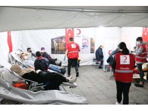 Bayrampaşa, Kızılay’a Kan Vermeye Koştu