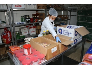 Büyükşehir Kapı Kapı Gıda Yardımı Yapıyor