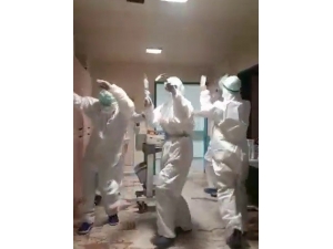 Korona Nedeniyle Yoğun Bakımda Hasta Kalmayınca Sağlıkçılar Böyle Sevindi