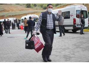 Uşak’ta Karantinadaki 234 Vatandaş Memleketlerine Uğurlandı