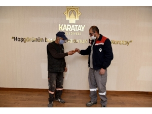 Karatay Personeli, Yolda Bulduğu Cüzdanı Sahibine Teslim Etti