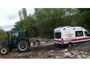 Çayda Mahsur Kalan Ambulansın Yardımına Köylüler Yetişti