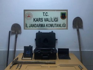 Kars’ta Defineciler Yakayı Ele Verdi