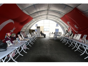 Hdp Önündeki Ailelerin Evlat Nöbeti 246’ncı Gününde