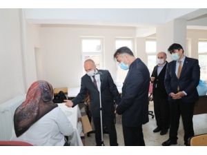 Vali Çağatay Maske Üretimini İnceledi