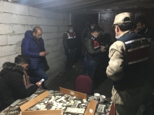 Garajda Okey Oynarken Yakalanınca, Kahkaha Attılar