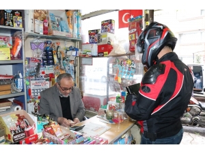Motosikletiyle Geldi Bakkal Defterini Satın Alıp Gitti