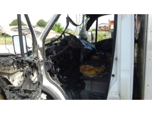 Antalya’da Seyir Halindeyken Alev Alan Kamyonet Yandı