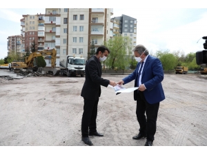 Yeniköy Mahallesi Yeni Kavşağına Kavuşuyor