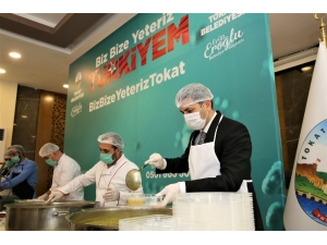 Evden Çıkamayan 600 Kişiye Sıcak Yemek