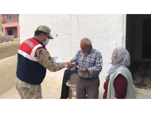 Yaşlı Vatandaşlardan Jandarmaya Dua