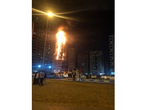 Bae’de Gökdelende Büyük Yangın