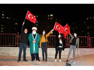 Yozgat Valiliği ‘Balkon Etkinliği’ İle Vatandaşları Eğlendiriyor