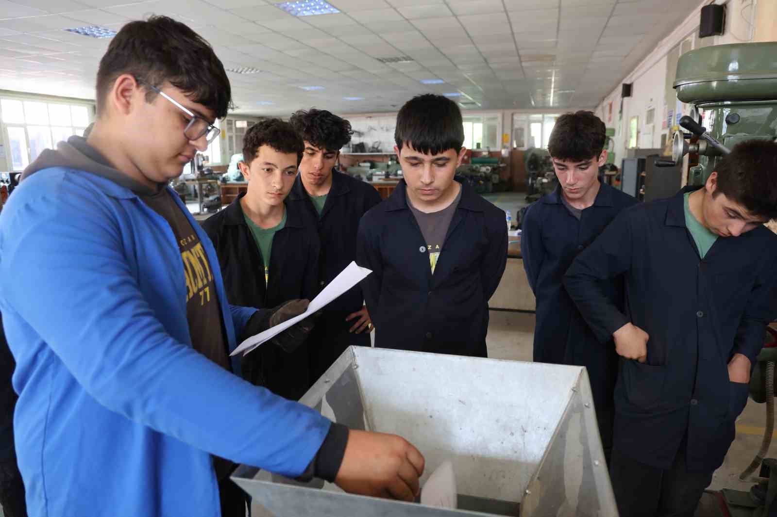 meslek-lisesi-ogrencilerinden-sifir-atik-hamlesi