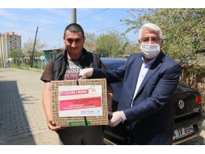 Ergene’de Tebrik Çiçekleri Erzak Olup Ailelere Gidiyor