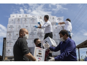 Büyükşehir Belediyesi, Esnafa 15 Bin 500 Gıda Kolisi Dağıttı