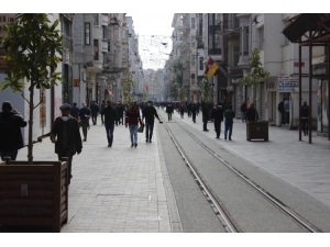Taksim’de Dikkat Çeken Yoğunluk