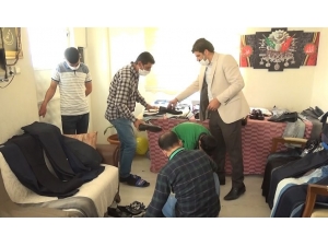 Muhtardan 600 Çocuğa Bayramlık Giysi