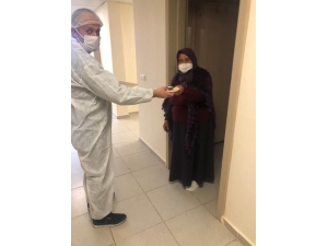 Kadayıfçı Sıtkı Usta Karantinadaki Vatandaşları Unutmadı