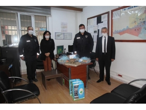 Nöbetteki Kamu Personeline İkramda Bulundular