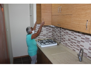 Derme Çatma Bir Barakada Yaşayan Kadına Altındağ Belediyesi Umut Oldu