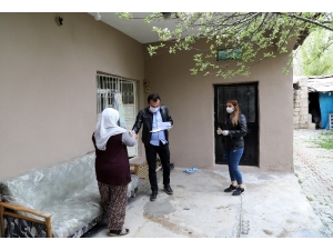 Van Büyükşehir Belediyesi Sosyal Kartları İhtiyaç Sahiplerine Ulaştırdı