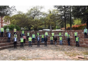 Bilecik Belediyesi Şehir Merkezinde Maske Dağıtımına Devam Ediyor