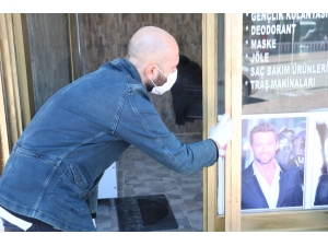 Destek Kredisiyle İş Yerini Yeniledi, Heyecanla Saç Keseceği İlk Günü Bekliyor