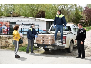 Hibe Hindi Etleri Hayvanseverler Aracılığıyla Sokak Hayvanlarına Ulaştırıldı