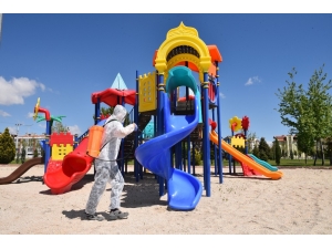 Selçuklu’da Çocuk Parkları Yeniden Dezenfekte Ediliyor