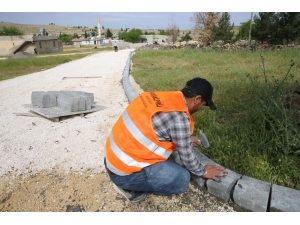 Karaköprü Kırsalında Yollara Kilitli Parke Döşeniyor