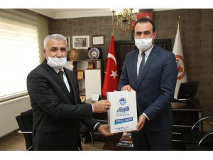 Başkan Güder’den Berberlere Maske Desteği