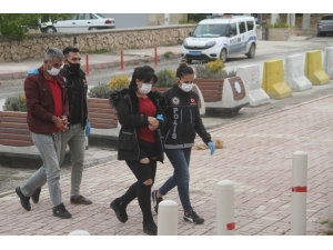 Elazığ’da Poşet Poşet Esrarla Yakalanan 2 Şüpheli Tutuklandı