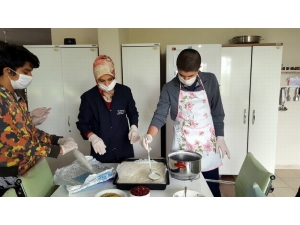 Çocuk Evinde Güllaç Şenliği