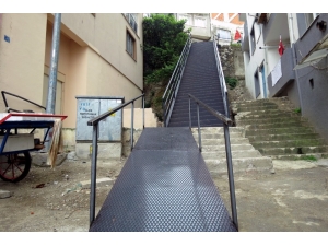 Çelik Merdivenler Mahalleliyi Mutlu Etti