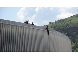 Valilik Çatısındaki Şovu Polis Merkezinde Bitti