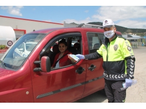 Amasya Emniyetten Sürücü Ve Yolculara Sosyal Mesajlı Maske