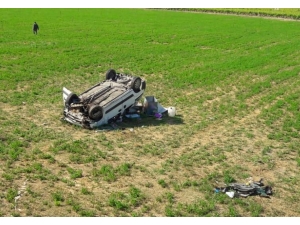 Taklalar Atan Araç Tarlaya Düştü: 2 Yaralı
