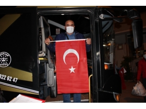 Karantinası Biten Türk Vatandaşları Sabah Ezanıyla Yolcu Edildi