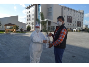 Karantina Günleri Anısına Fidan Diktiler