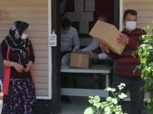 Zenginden Alıp Fakire Dağıttı