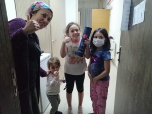 Çocuklara Satranç Takımı Hediye Edildi