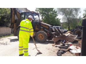 Kartepe’de Moloz Atıkları Toplanmaya Devam Ediyor