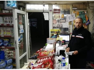 Gizemli Hayırsever 4 Bakkaldaki Onlarca Kişinin Borcunu Kapattı