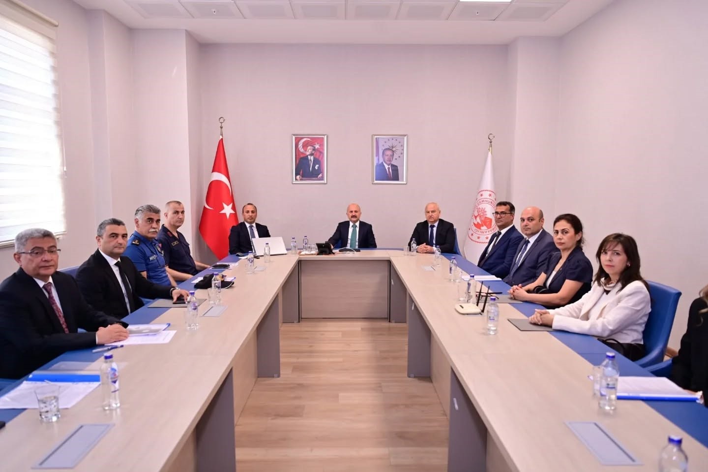 aydin-valisi-varol-cine-deki-toplantida-projeleri-degerlendirdi