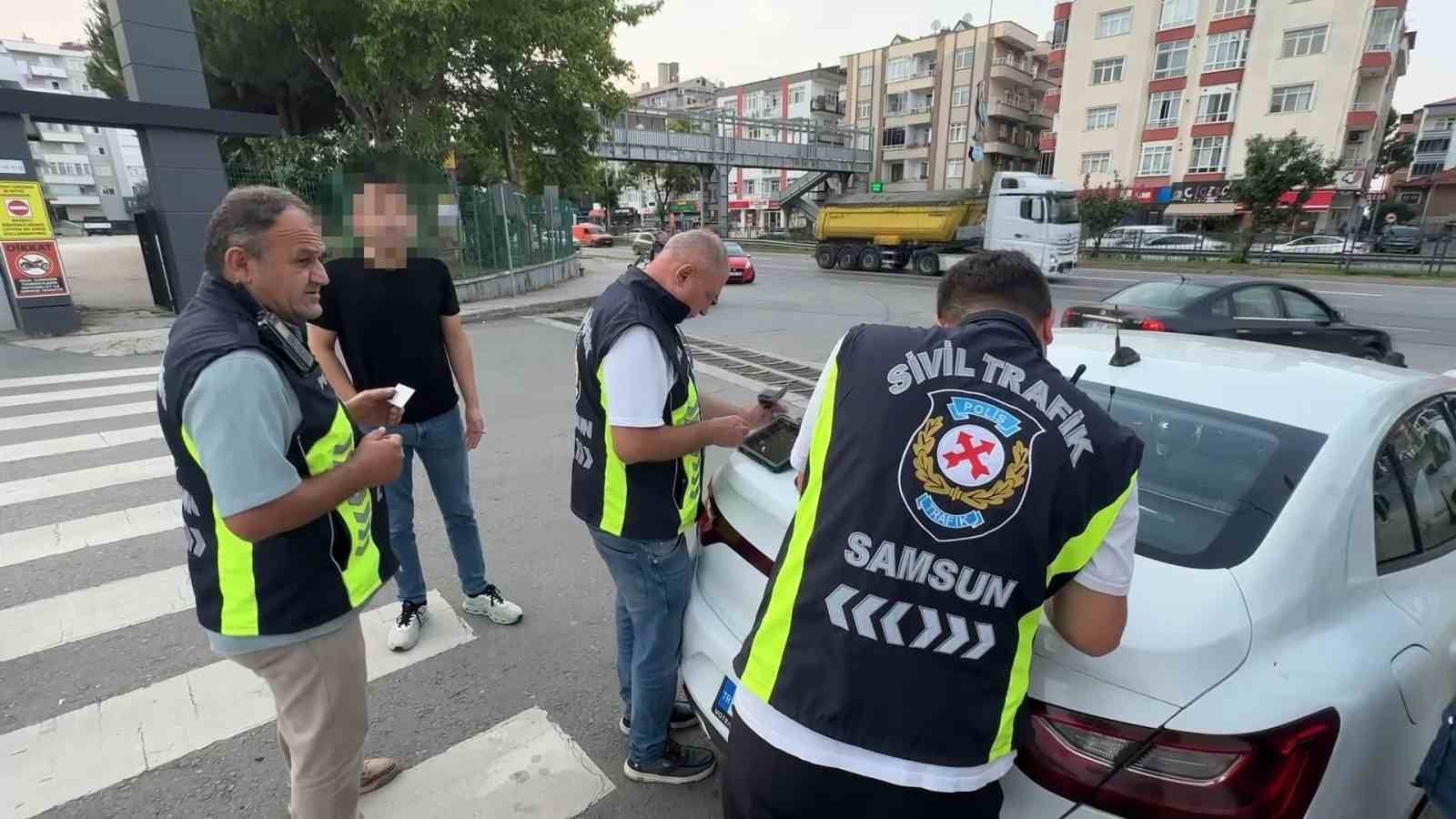 samsun-da-korsan-taksi-denetimi-3-surucuye-300-bin-tl-ceza